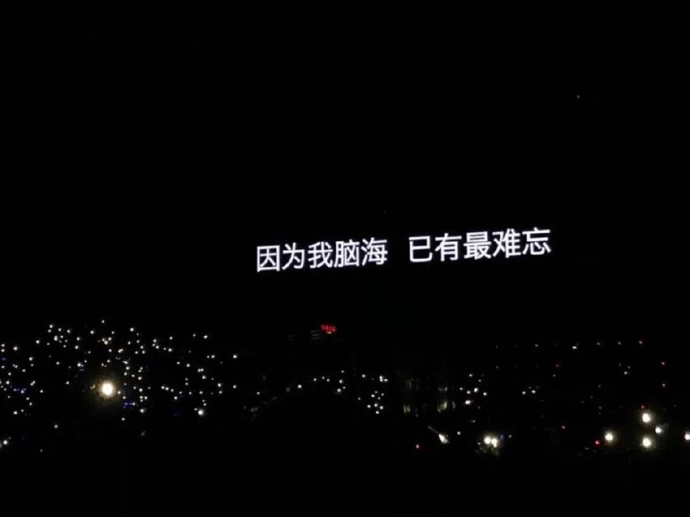 黑色系朋友圈背景图