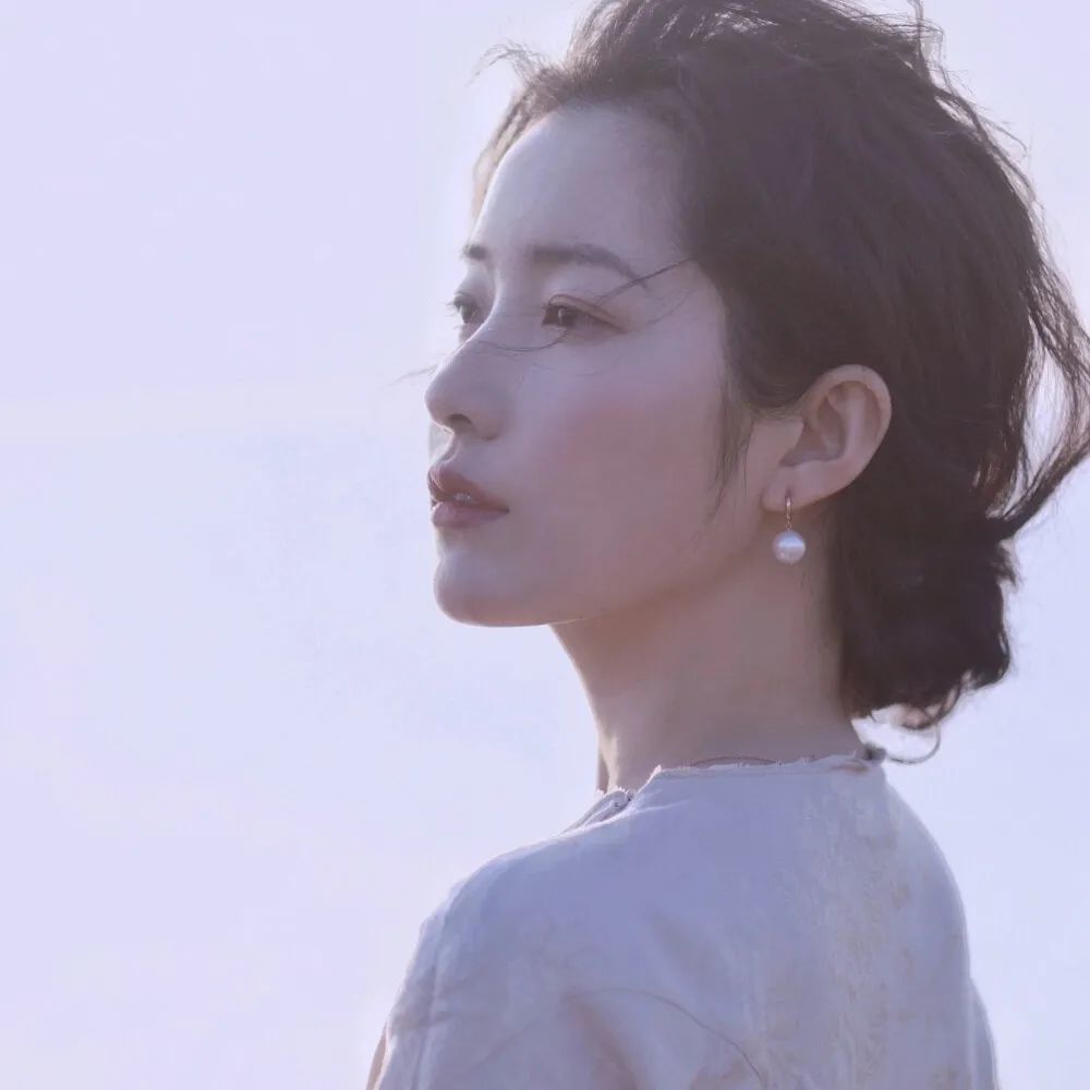 "白月光"初恋感女生头像