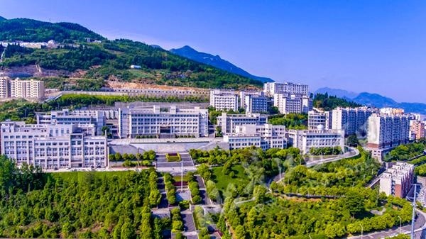 喜讯!巴东一中再次获评"湖北省文明校园"