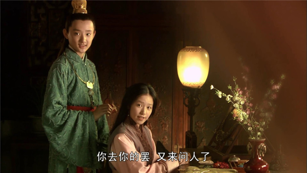 杨幂输了阚清子赢了,两版《红楼梦》宝玉为麝月篦头惹