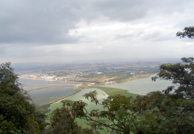 云南昆明西山公园,俯瞰滇池及城市全景,登山观景最佳地方