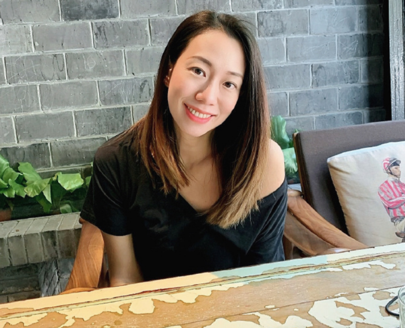 "孔慈"吴辰君一家四口同框,42岁美貌依旧,二胎儿子像富豪老公