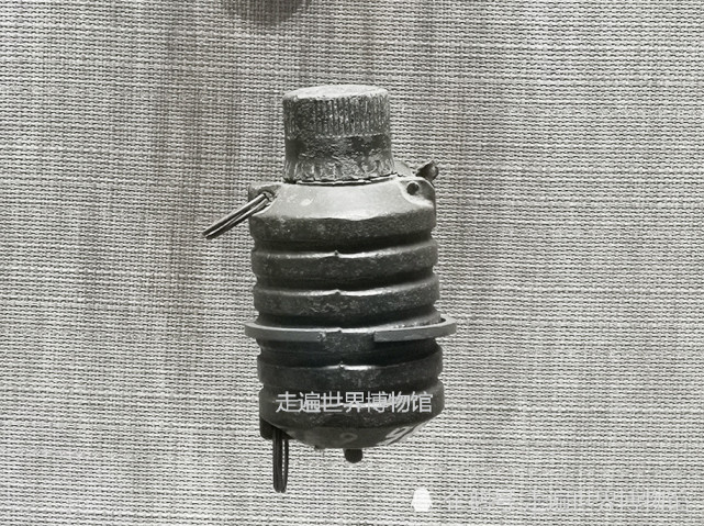 中外各式手榴弹集锦,最大的比成人腿还长,军事博物馆