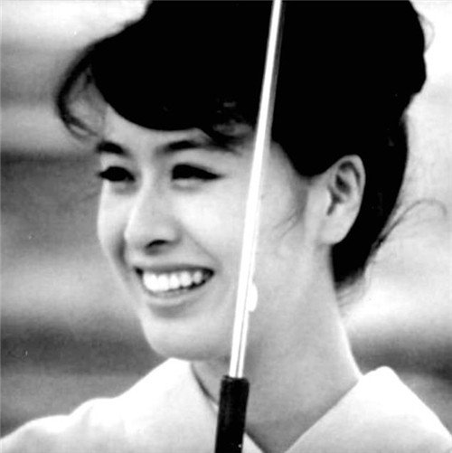 80年代的纯天然美女36次来中国被称荧幕女神如今73岁依然很美