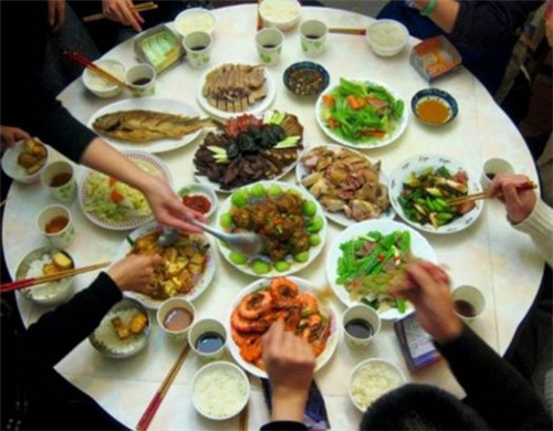"菜不摆三,筷不成五,席不成六",中国传统吃饭禁忌,你知多少