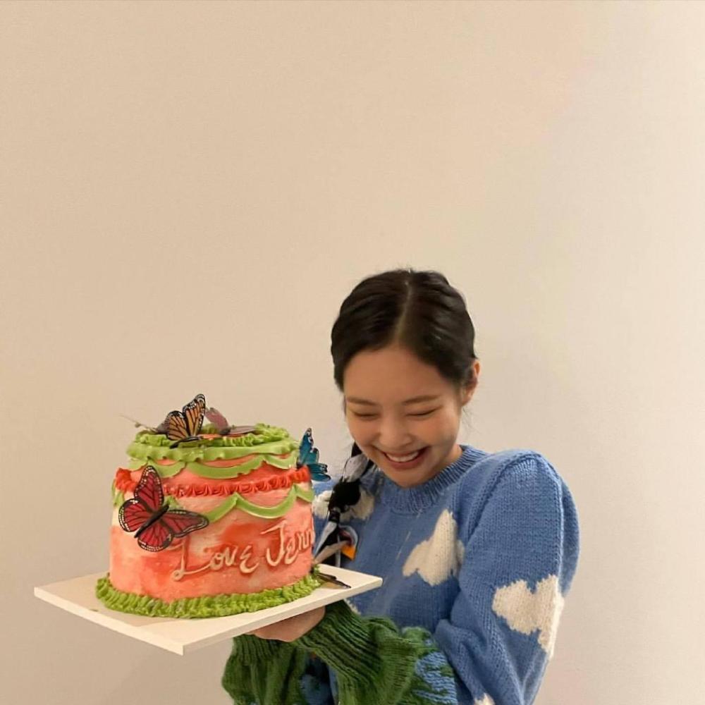 blackpink成员jennie生日中粉下血本应援朴彩英粉丝太难