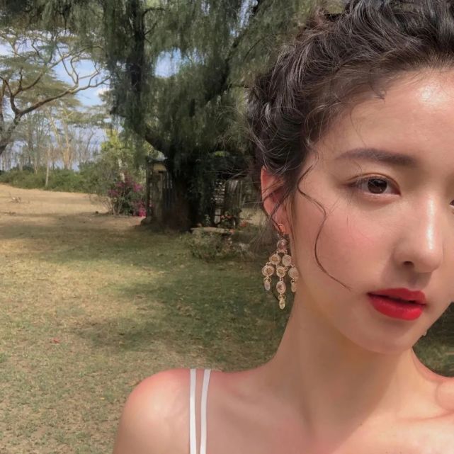 "侧颜杀"女生头像_腾讯网