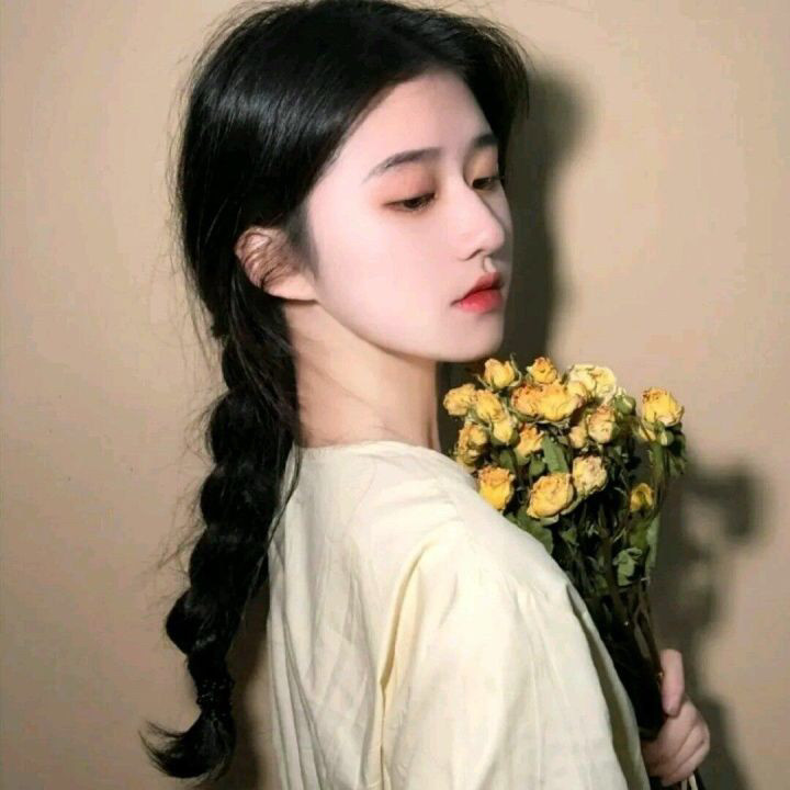 女生头像:白月光与朱砂痣