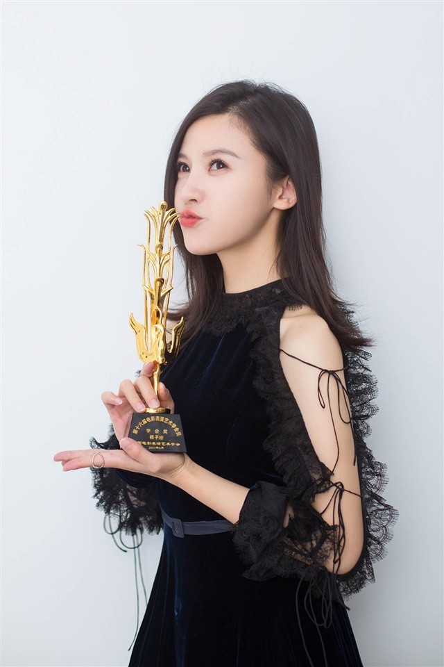 杨子姗优雅迷人美图