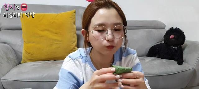 曾有多个奢侈品品牌出现对我国的不当言论,最终国内合作的明星们纷纷