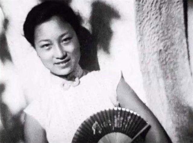 "著名影星"冯喆:49岁去世死因成谜,妻子拒绝与他合葬