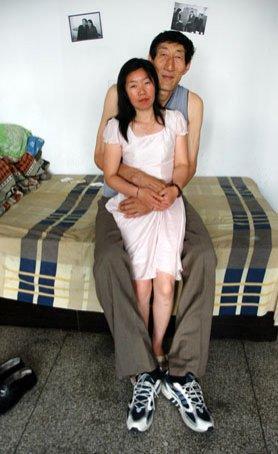 中国第一巨人鲍喜顺:12年前不听医生劝执意生子,如今一家怎样