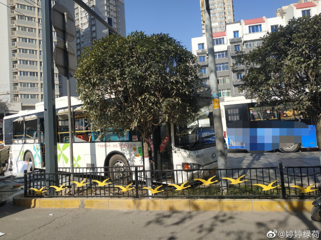 西安市西影路与延兴门西路口发生车祸