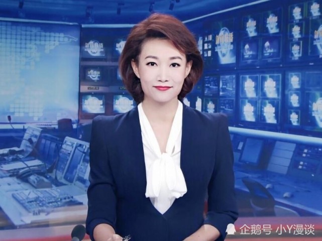 央视主持人李梓萌,戴假发21年扮成熟,摘掉假发美到不