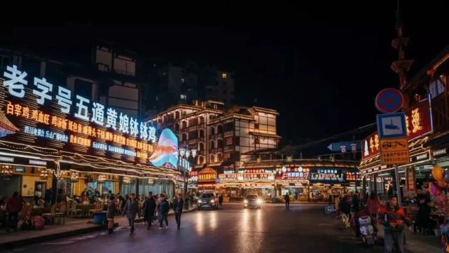 推荐线路:上中顺特色街区—张公桥好吃街—嘉兴路美食街—苏稽古镇