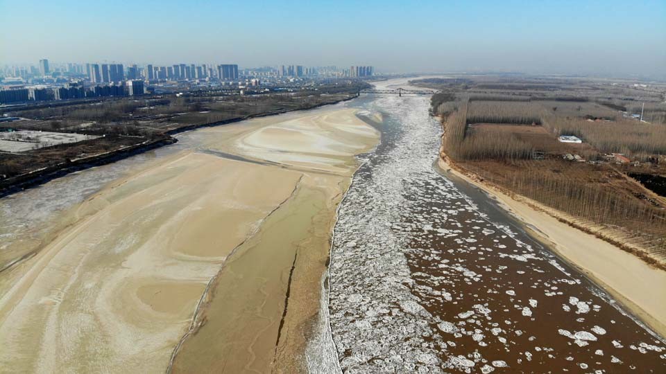 黄河山东河段持续流凌逐渐封河