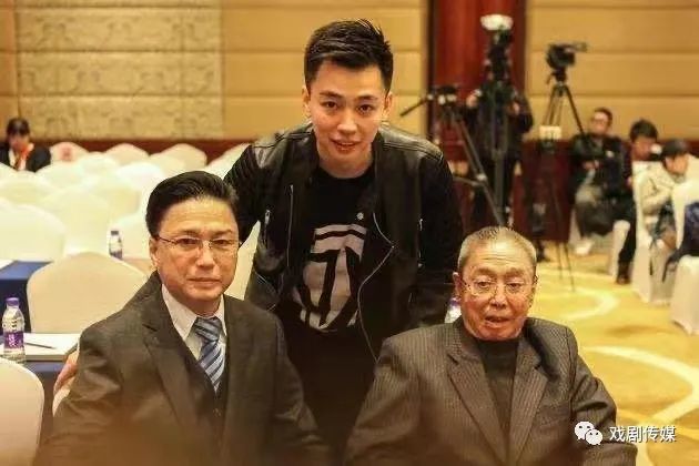 他扛起了〃谭派"艺术的大旗—记优秀京剧演员谭正岩