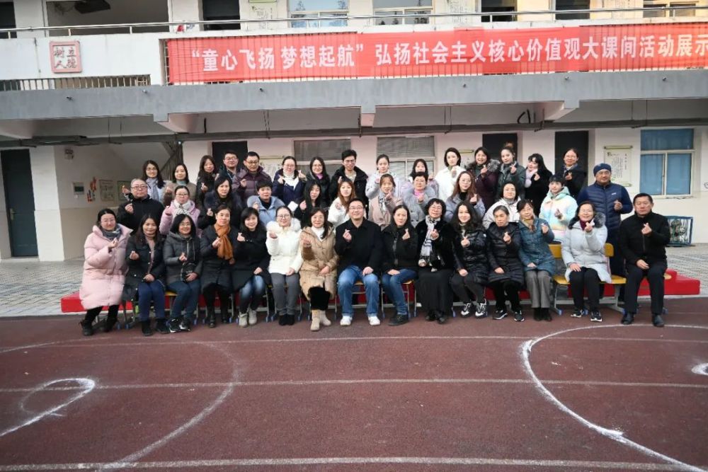 胥江中心小学的教职工百年风雨让胥江中心小学铸就了一段"胥江教育