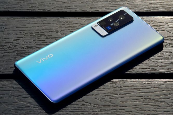 vivo x60 pro:蔡司加封 倚天屠龙刀剑合璧