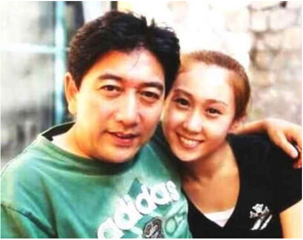 他抛弃瘫痪妻子转身娶同行,却养智残大哥,水均益不为人知的一面
