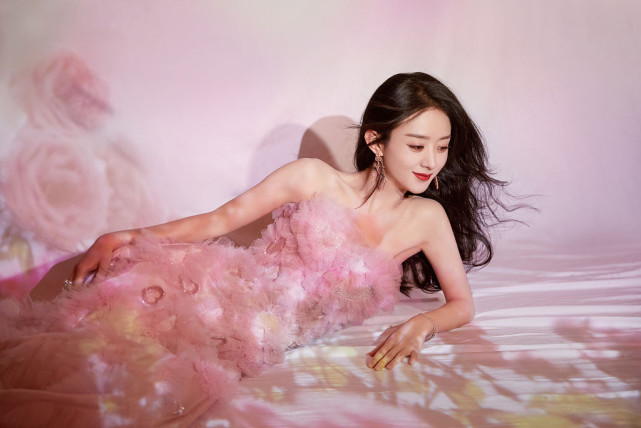 赵丽颖身上光点闪闪简直似仙女下凡.