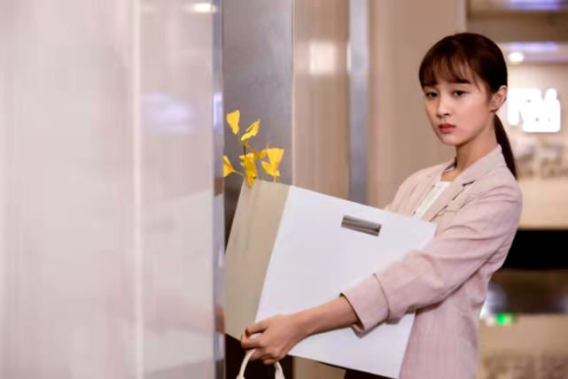 职场小甜剧《当天真遇见爱情》开播,女主吴施乐颜值讨