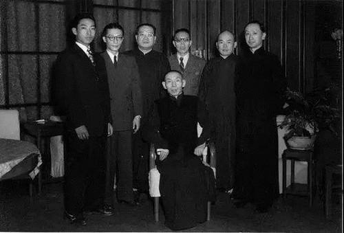 上海皇帝杜月笙,不仅仅是一个黑帮老大,他还有一个身份受人尊敬