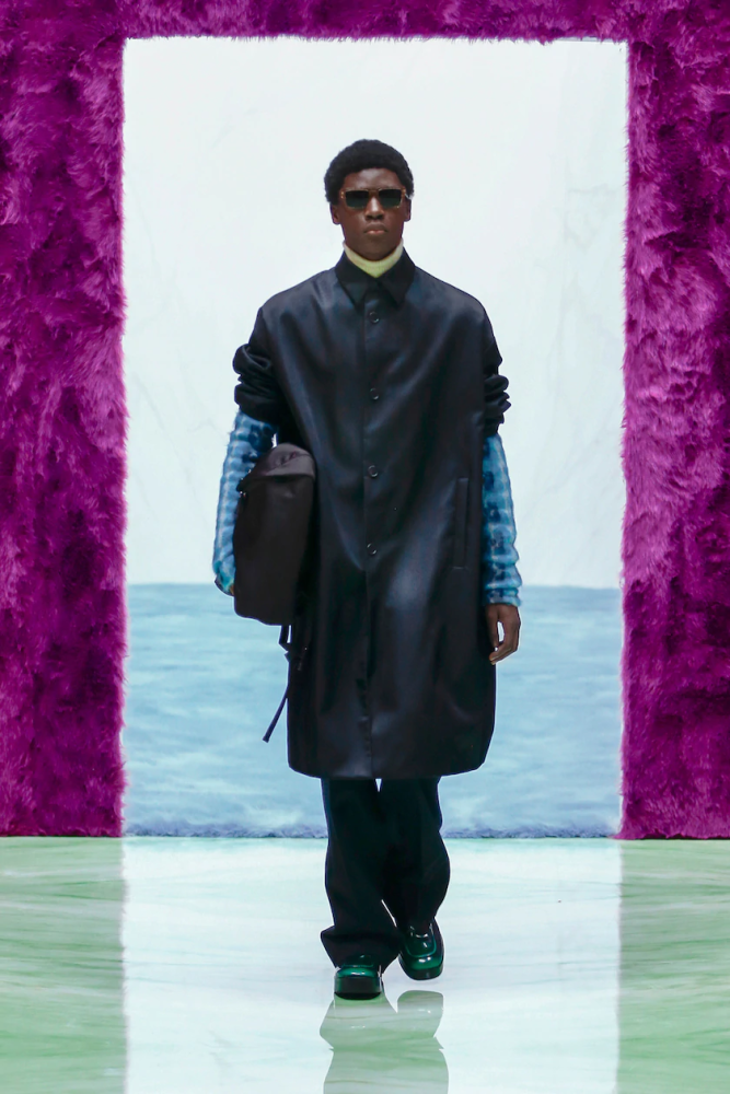 prada 2021秋冬男装系列,从时装探索人类身体