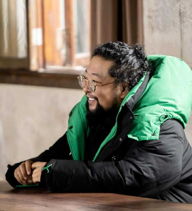 修睿,之前应该是没有演过话剧经验,因为小品知道的他,和乔杉搭档很多
