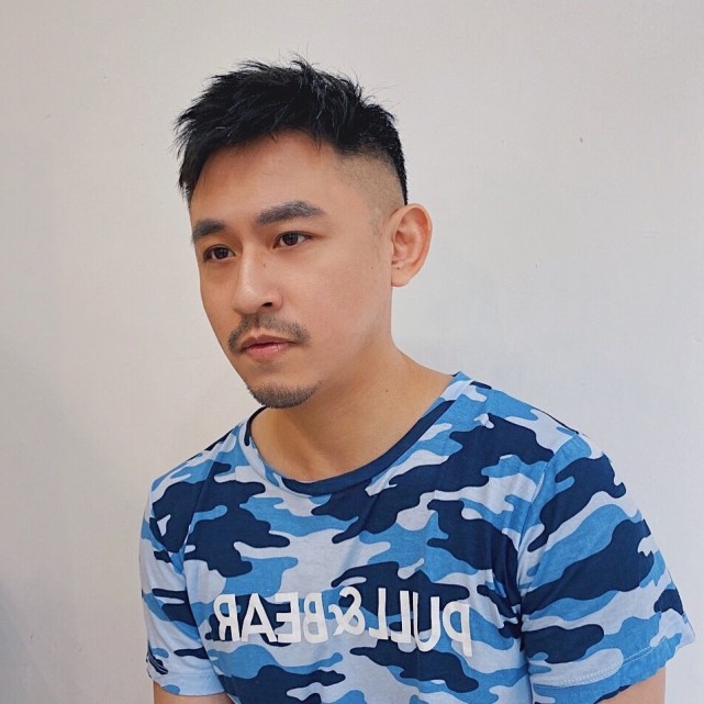 适合35岁以上男士的发型,清爽硬朗,剪完帅气有魅力