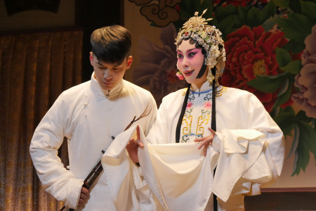 元春惊艳犹在!"冻龄女神"王彦华不改优雅本色