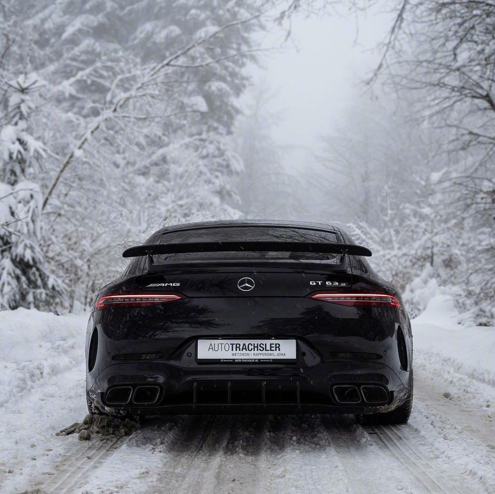 白雪配黑色奔驰amg gt63 s