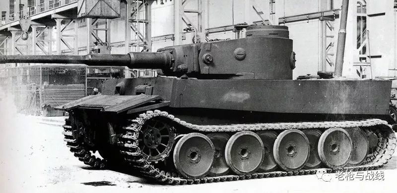 虎式v1号原型车,带保护履带的冲锋装甲板