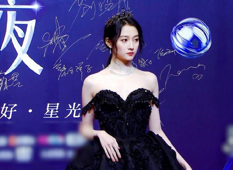 星动之夜众星云集,章子怡王一博罕同框,关晓彤美成"黑天鹅"