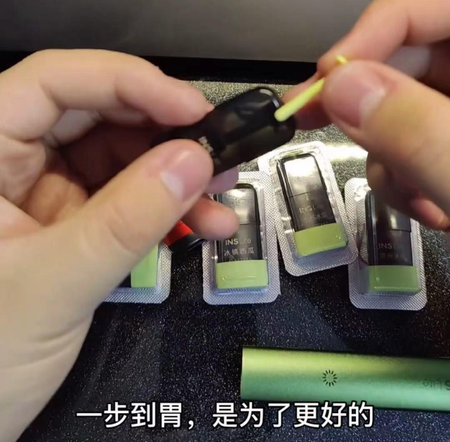 一共是拿到了6颗烟弹和两颗自带的, 两颗老冰棍,一颗冰镇西瓜,两颗