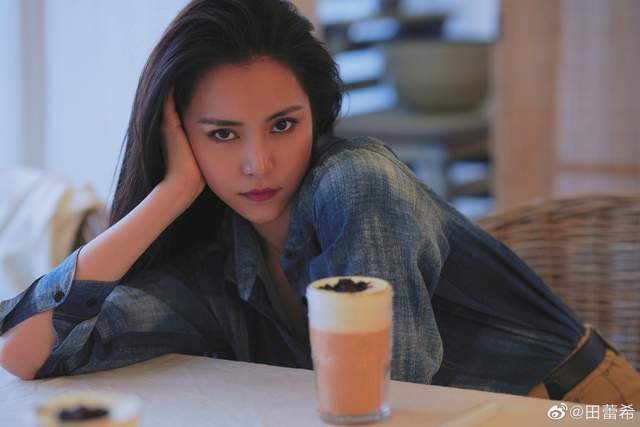 《紧急公关》尹静雅,现代职场精英范儿,成熟女性的魅力真迷人