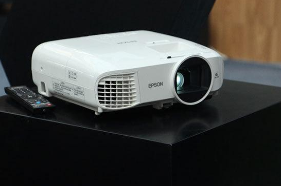 000 元- 4000 元价位:爱普生 ch-tw740