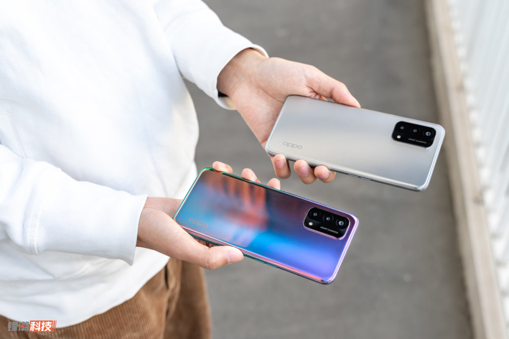 此次的oppo a93共有三种配色可选,分别是极光色,雅银色,炫黑色.