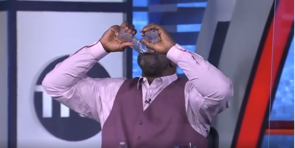 nba球员是怎样喝水的?库里做法新颖,奥尼尔节目效果出色