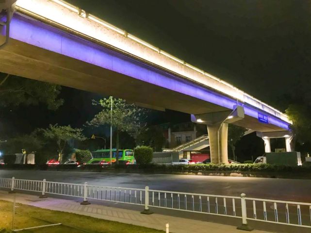 南海环山路段的5座人行天桥照明工程已完工