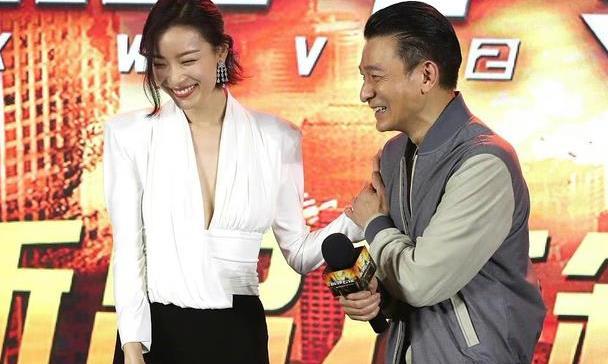 58岁刘德华越来越帅!和小26岁倪妮绝配合体,倪妮却