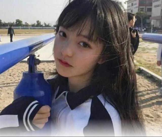 初中到大学不同时期的班花特点各有不同你更钟意哪一款