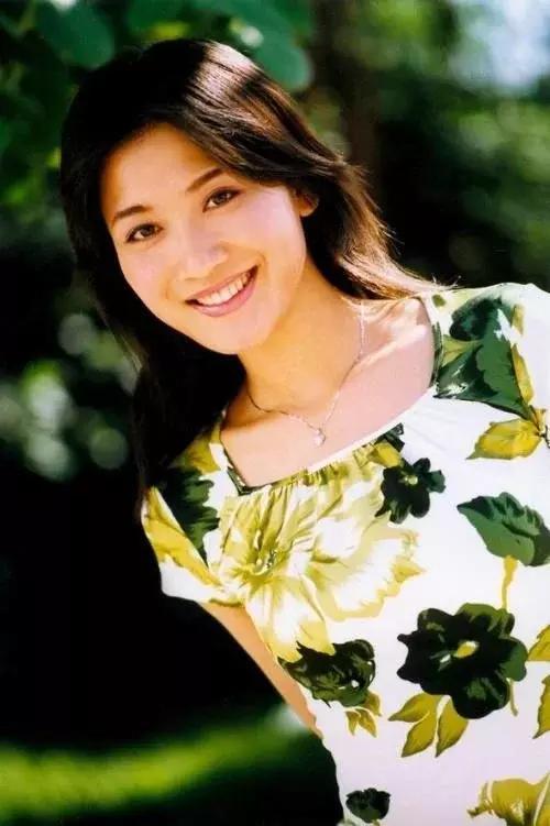 41岁最美女演员患癌去世,撇下2岁儿子,陈道明在她葬礼大哭