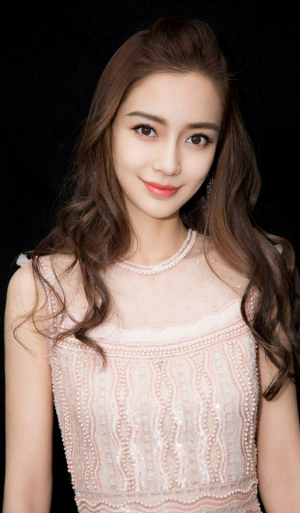 明星壁纸丨杨颖angelababy,清纯感十足,大眼睛高鼻梁,爱了