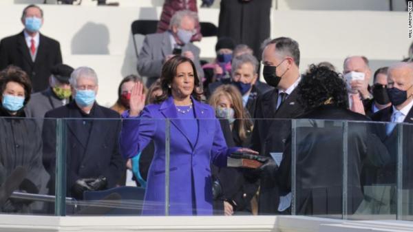 美国首位女副总统哈里斯:开启美国政治的新篇章