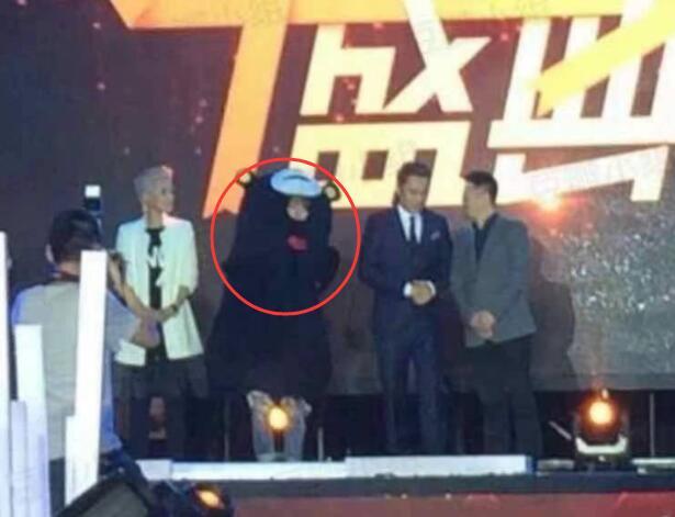 郑爽代孕弃养牵引出"熊本熊"大瓜,知名大v:建议给郑爽