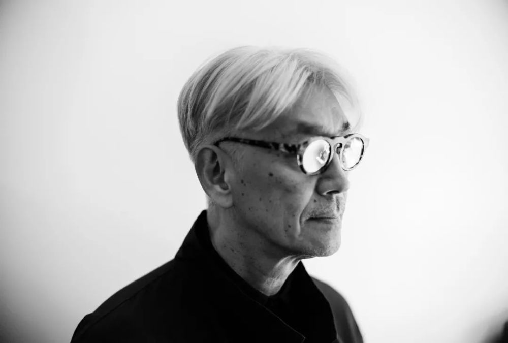 坂本龙一:他不仅仅是一位大师,还是一个"抚慰者"