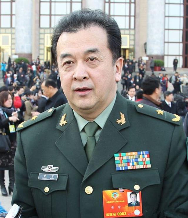 2015年,国家一级演员黄宏上午被免职,下午就被带走,今