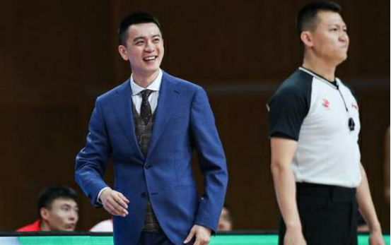 刘维伟被自家总经理吐槽没杨鸣帅,网友补刀:杨鸣发际线也没你高