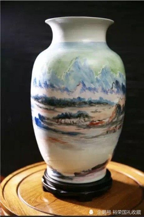 黄建南大师瓷器《江山揽胜》釉上新彩瓶 绘画复杂